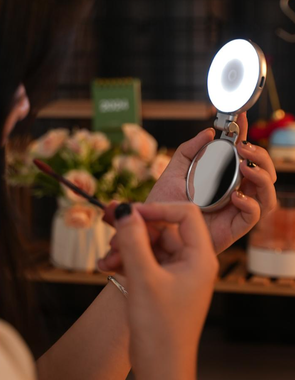 LumiSnap – Magnetic Selfie Light