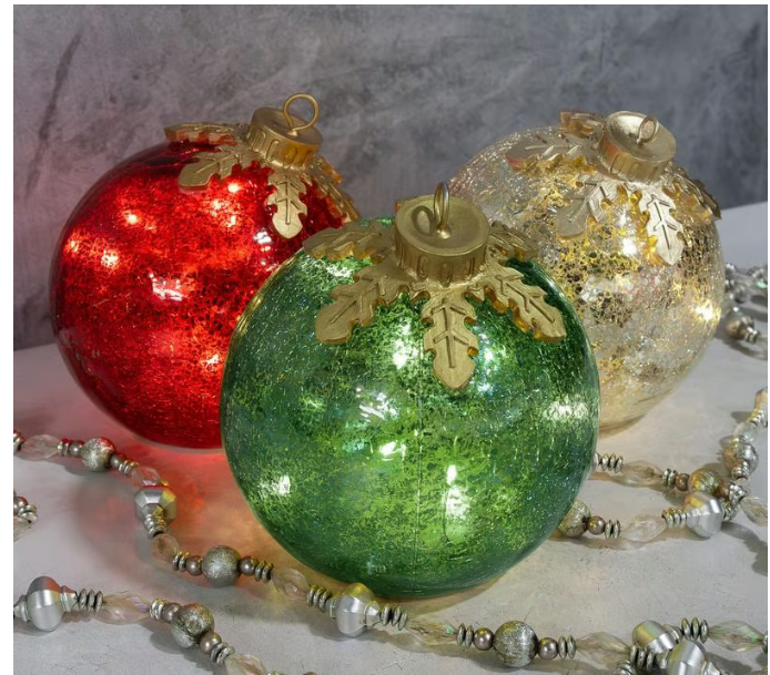 LumiGlobe – LED Christmas bauble with timer